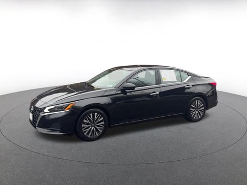 Used 2025 Nissan Altima 2.5 SV FWD image 8