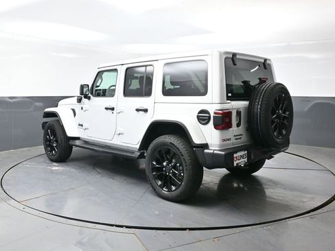 Used 2025 Jeep Wrangler Unlimited Sahara AWD/4WD image 11