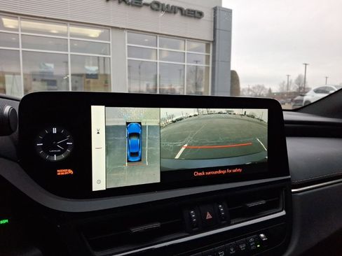 Used 2025 Lexus ES 300h Ultra Luxury image 8