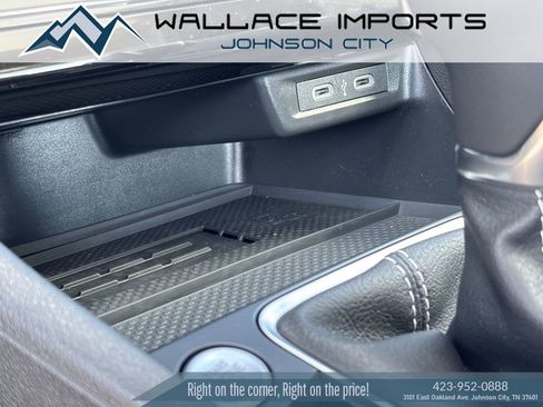 Used 2025 Volkswagen Jetta SE FWD image 27