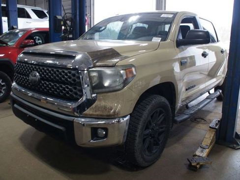 Used 2018 Toyota Tundra SR5 w/ SR5 Upgrade Package AWD/4WD image 1