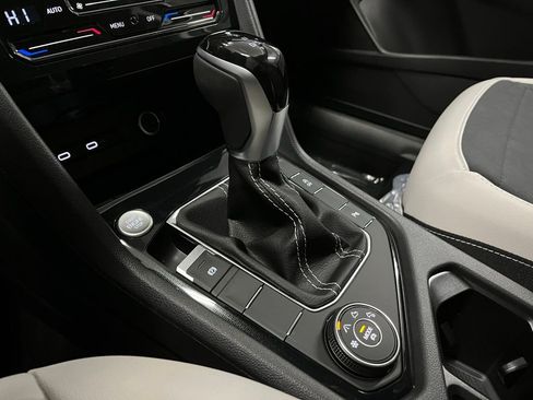 New 2025 Volkswagen Taos SE image 15