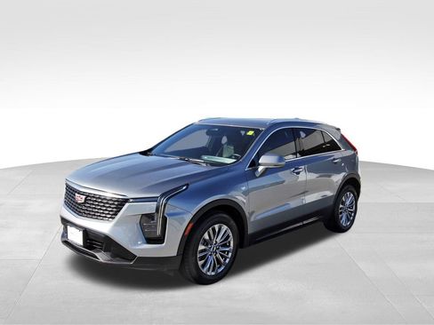 Certified 2024 Cadillac XT4 Premium Luxury image 2
