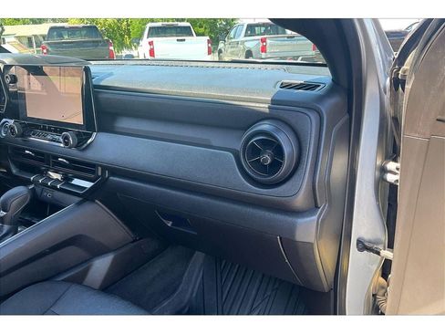 Used 2023 Chevrolet Colorado Trail Boss w/ Technology Package AWD/4WD image 18