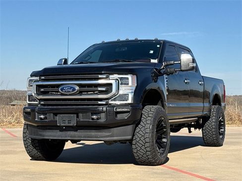 Used 2022 Ford F250 Platinum w/ FX4 Off-Road Package image 3