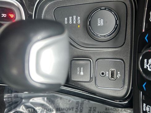 Used 2017 Jeep Compass Limited w/ Navigation Group AWD/4WD image 21