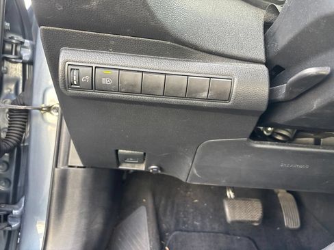 Used 2022 Toyota Corolla LE FWD image 15