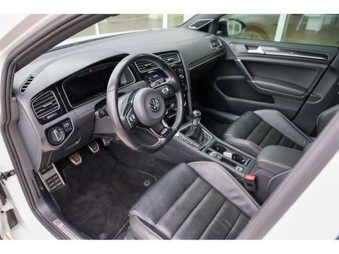 Used 2019 Volkswagen Golf R 4-Door image 9