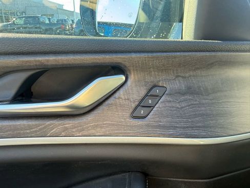 Used 2023 Jeep Grand Cherokee Limited image 52