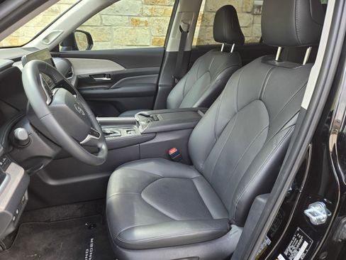 Used 2026 Toyota Grand Highlander LE image 5