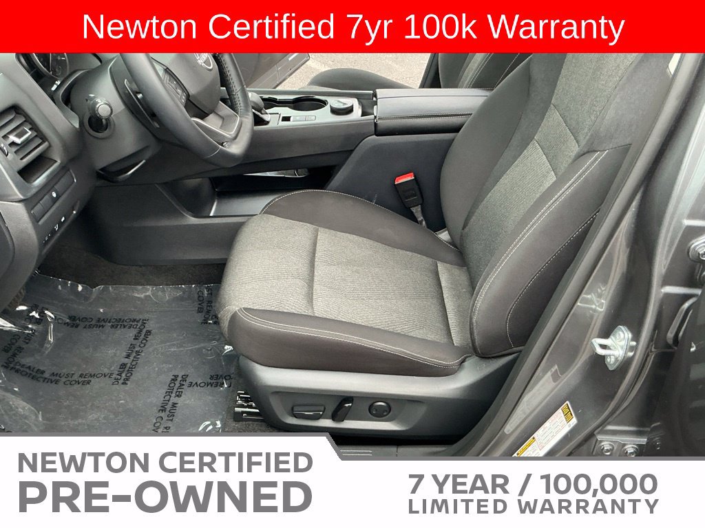 Used 2025 Nissan Rogue SV AWD/4WD image 14
