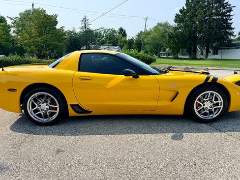 Used 2004 Chevrolet Corvette Z06 w/ Memory Package RWD image 3