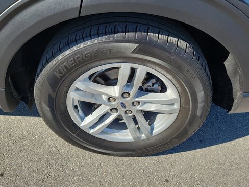 Used 2023 Ford Explorer XLT image 28