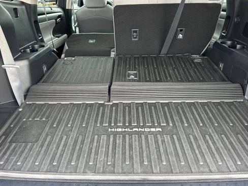 Used 2023 Toyota Highlander XLE image 15