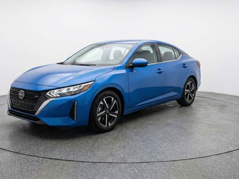 Used 2025 Nissan Sentra SV image 3