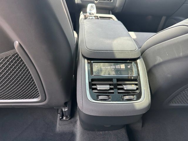 Used 2025 Volvo XC90 B6 Plus AWD/4WD image 18