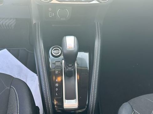 Used 2018 Nissan Kicks SV image 22