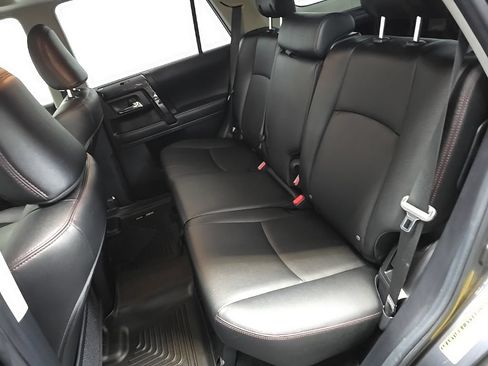Used 2021 Toyota 4Runner TRD Off-Road Premium w/ Moonroof Package AWD/4WD image 32