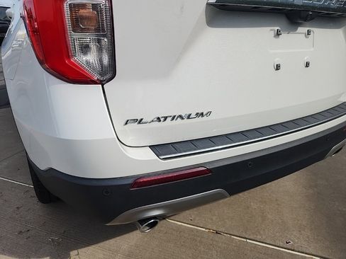 Used 2022 Ford Explorer Platinum w/ Technology Package image 12