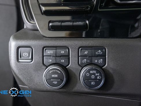 Used 2025 Chevrolet Silverado 1500 ZR2 w/ Technology Package AWD/4WD image 13