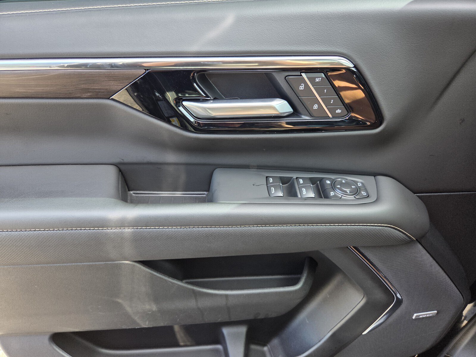 New 2027 Chevrolet Equinox LT w/ Convenience Package II FWD image 17