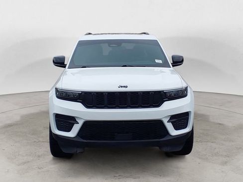 Used 2023 Jeep Grand Cherokee Altitude AWD/4WD image 8