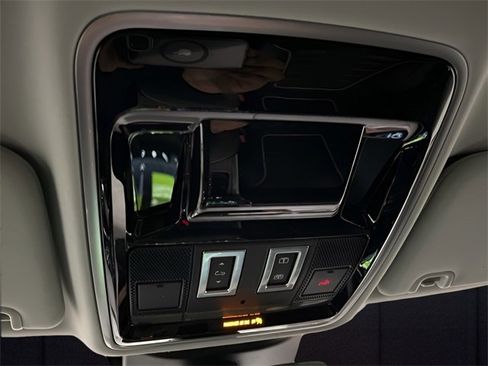 Used 2017 Land Rover Range Rover Sport SVR image 24