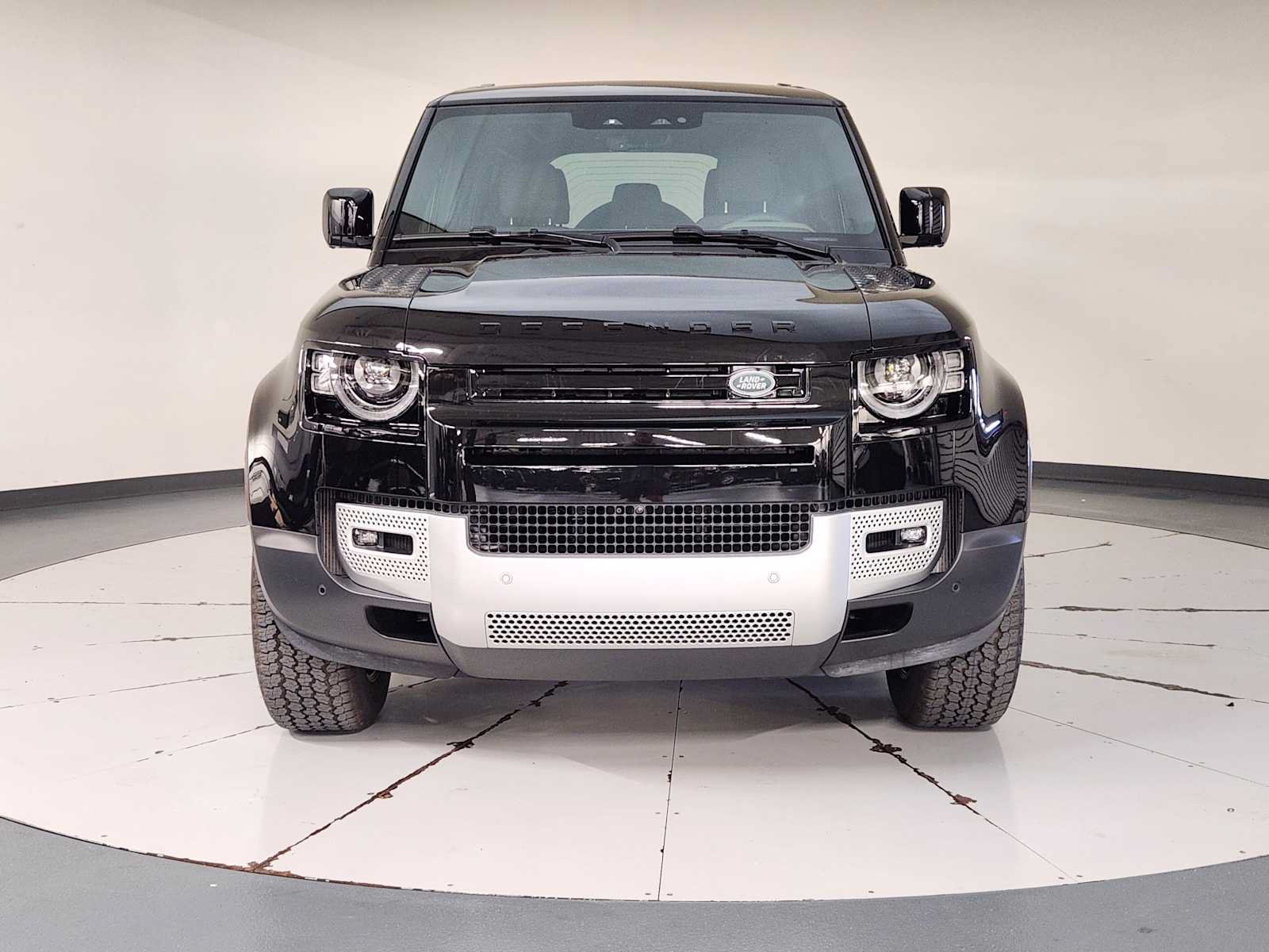 Used 2025 Land Rover Defender 110 S AWD/4WD image 9