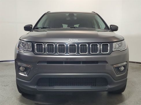 Used 2021 Jeep Compass Latitude image 2
