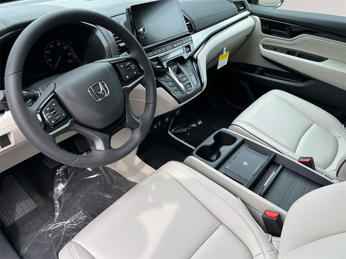 New 2026 Honda Odyssey Touring image 10