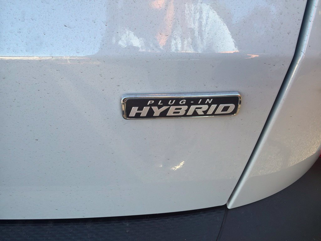 Used 2025 Ford Escape SE w/ PHEV Premium Package FWD image 6