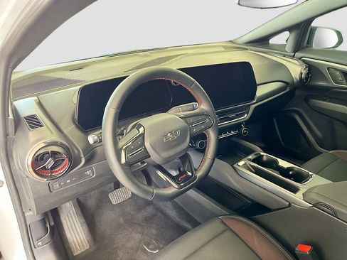 Used 2025 Chevrolet Equinox EV RS image 9