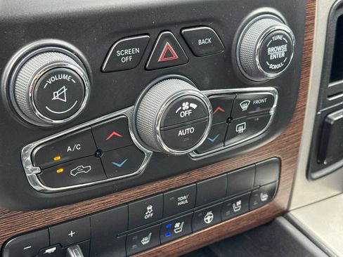 Used 2019 RAM 1500 Laramie w/ Convenience Group AWD/4WD image 21