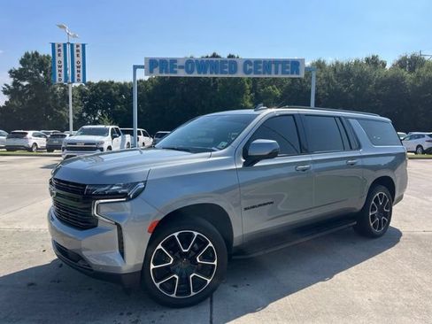Used 2024 Chevrolet Suburban RST w/ Luxury Package RWD image 2