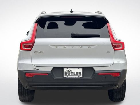 Used 2022 Volvo XC40 T4 R-Design w/ Protection Package Premier image 6