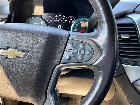 Used 2019 Chevrolet Suburban Premier AWD/4WD image 19