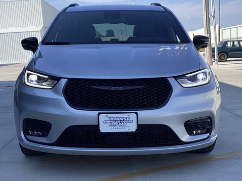 Used 2026 Chrysler Pacifica Select w/ S Appearance Package FWD image 2