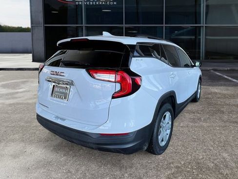 Used 2023 GMC Terrain SLE w/ Driver Convenience Package image 4