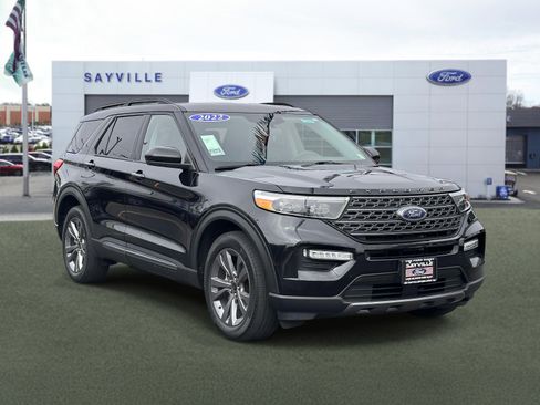 Used 2022 Ford Explorer XLT w/ Equipment Group 202A AWD/4WD image 6