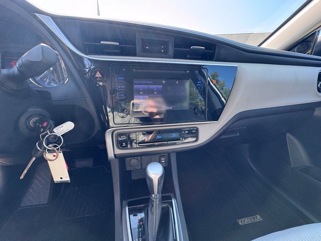 Used 2019 Toyota Corolla LE FWD image 28