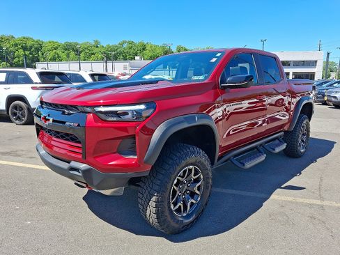 Used 2025 Chevrolet Colorado ZR2 w/ Technology Package AWD/4WD image 3