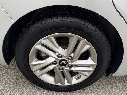 Used 2020 Hyundai Elantra SEL image 12