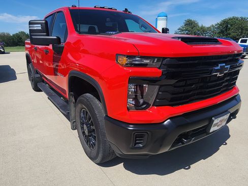 Used 2025 Chevrolet Silverado 2500 W/T AWD/4WD image 3