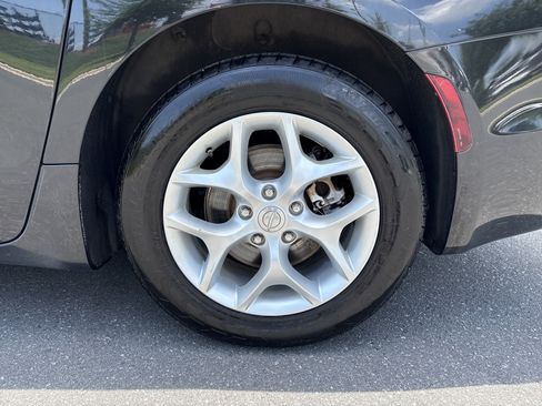 Used 2017 Chrysler Pacifica Touring Plus w/ Tire & Wheel Group FWD image 14