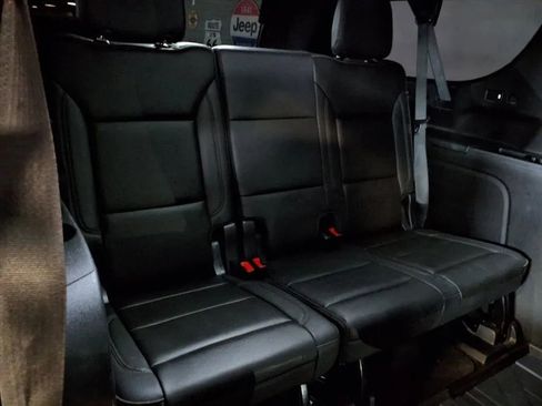 Used 2021 Chevrolet Suburban High Country image 11