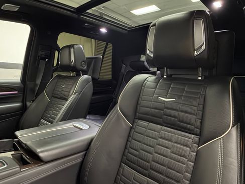 Used 2022 Cadillac Escalade Sport Platinum w/ Heavy-Duty Trailer Package AWD/4WD image 24