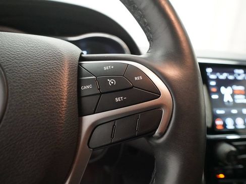 Used 2019 Jeep Grand Cherokee Overland AWD/4WD image 19
