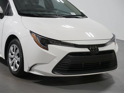 Certified 2025 Toyota Corolla LE w/ Convenience Package FWD image 4