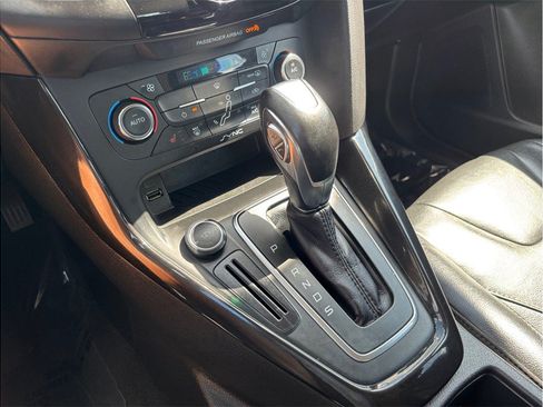 Used 2016 Ford Focus Titanium FWD image 33