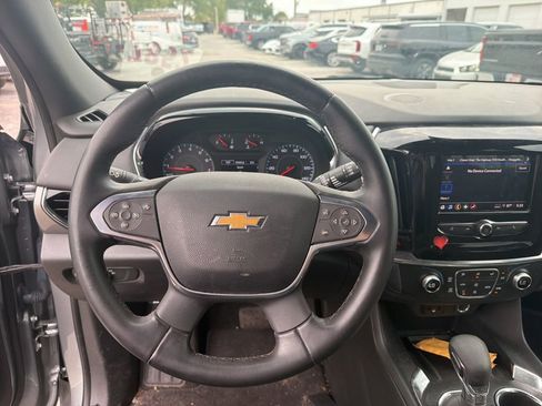 Used 2023 Chevrolet Traverse LT FWD image 17